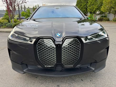 Used 2023 BMW iX xDrive50 w/ Premium Package AWD/4WD image 3