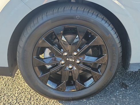 Used 2023 Kia Carnival SX Prestige image 8