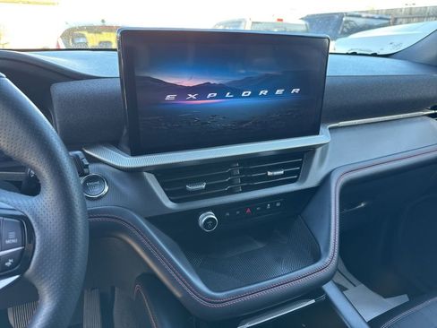 Used 2025 Ford Explorer ST-Line image 11