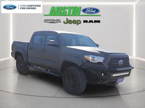 Used 2018 Toyota Tacoma TRD Off-Road w/ Technology Package AWD/4WD image 7