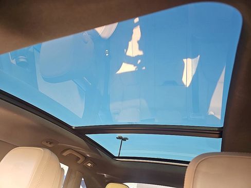 Used 2021 Porsche Macan image 32