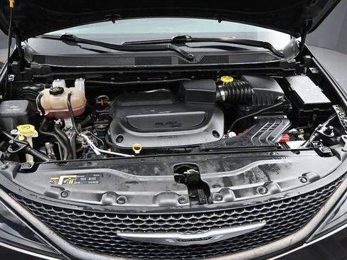 Used 2023 Chrysler Voyager LX FWD image 41