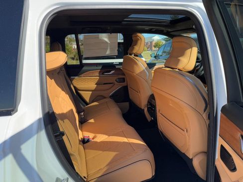 New 2025 Jeep Grand Cherokee Summit AWD/4WD image 6