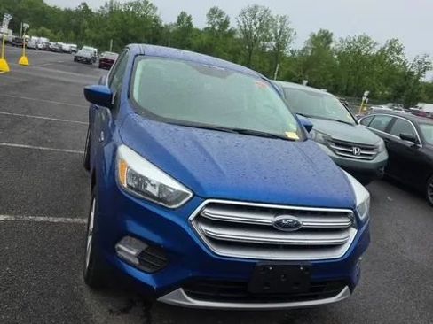 Used 2017 Ford Escape SE w/ SE Cold Weather Package AWD/4WD image 1