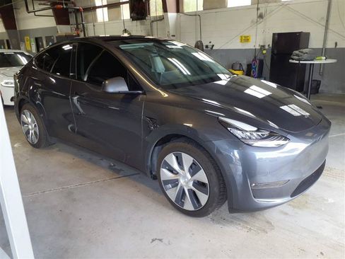 Used 2023 Tesla Model Y Long Range AWD/4WD image 5
