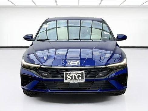 Used 2024 Hyundai Elantra SEL w/ Convenience Package FWD image 2