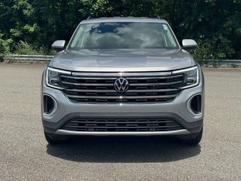Used 2025 Volkswagen Atlas SE FWD image 2