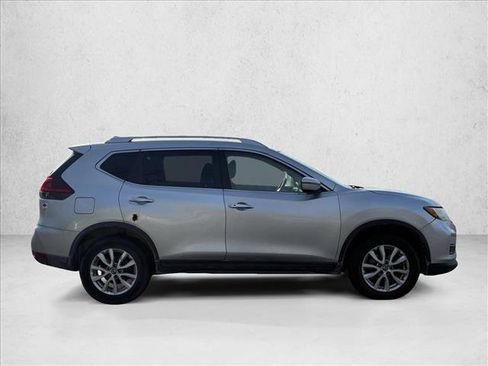 Used 2020 Nissan Rogue SV image 4