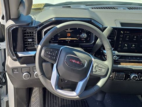 New 2026 GMC Sierra 1500 SLE image 19