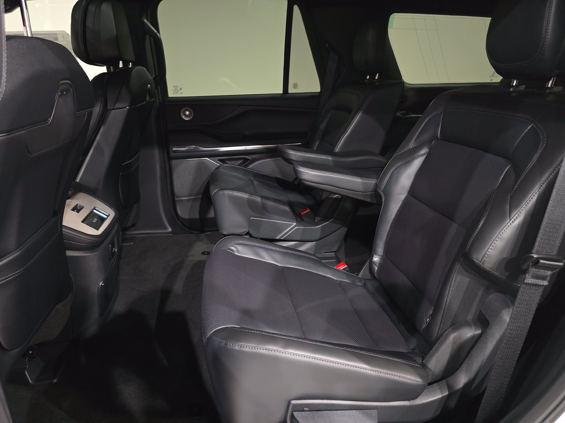 New 2025 Lincoln Navigator Reserve w/ Jet Appearance Package AWD/4WD image 43