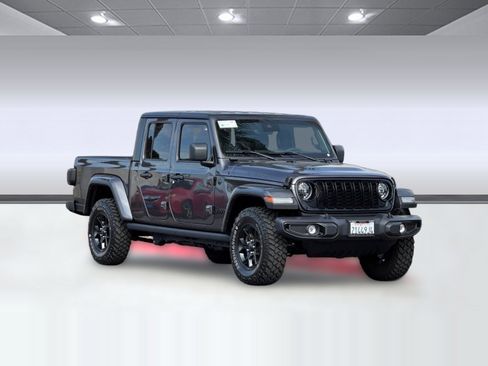 Used 2025 Jeep Gladiator Sport AWD/4WD image 6