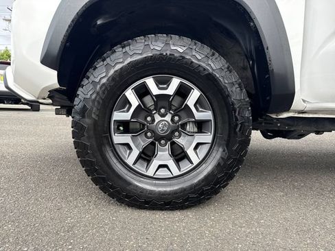 Used 2021 Toyota Tacoma TRD Off-Road w/ Technology Package AWD/4WD image 26