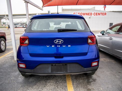 Used 2025 Hyundai Venue SEL FWD image 9
