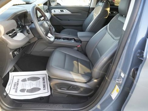 Used 2025 Ford Explorer Active w/ Active Comfort Package image 9