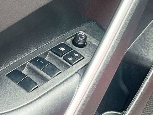 Used 2024 Toyota Corolla Cross XLE w/ Convenience Package AWD/4WD image 17