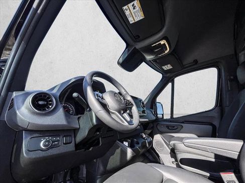 Used 2024 Mercedes-Benz Sprinter 2500 image 9