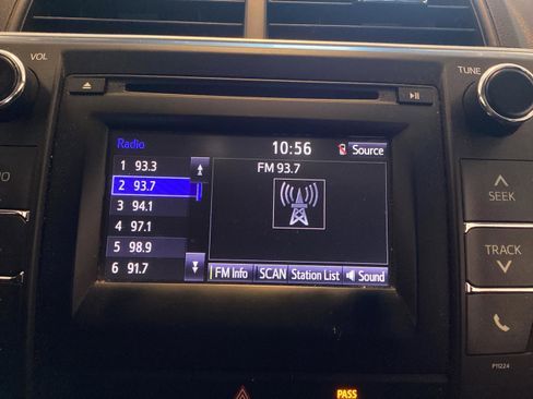 Used 2016 Toyota Camry SE FWD image 11
