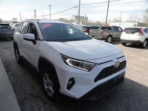 Used 2020 Toyota RAV4 XLE w/ Convenience Package AWD/4WD image 4