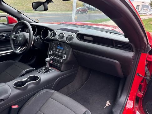 Used 2015 Ford Mustang Coupe RWD image 21