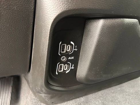Used 2019 RAM 1500 Laramie image 32