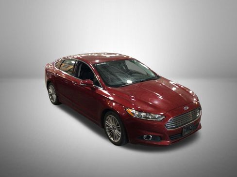 Used 2015 Ford Fusion SE w/ Equipment Group 202A FWD image 3