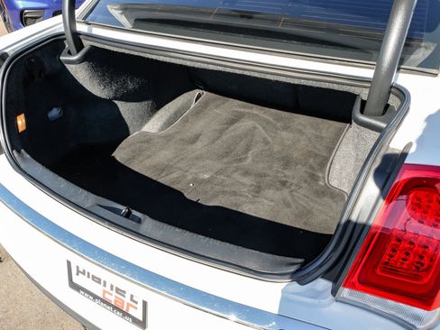 Used 2019 Chrysler 300 Limited image 60