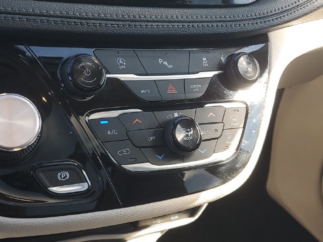 Used 2019 Chrysler Pacifica Limited FWD image 28