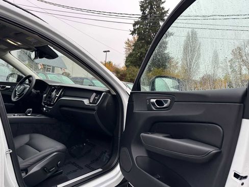 Used 2025 Volvo XC60 B5 Core w/ Protection Package Premier image 11