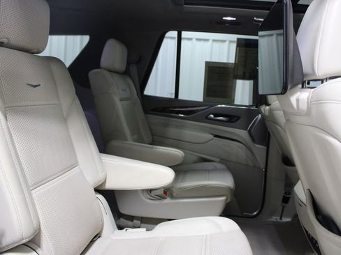 Used 2021 Cadillac Escalade Sport Platinum RWD image 29