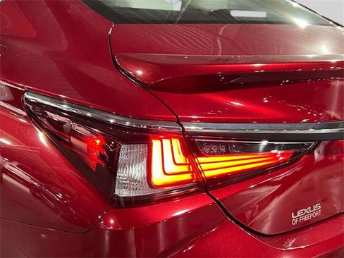 Certified 2025 Lexus ES 300h w/ Premium Package image 13