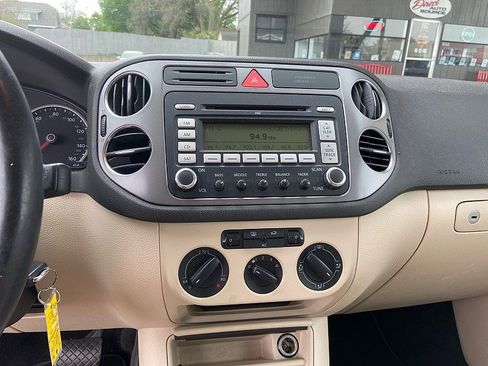 Used 2009 Volkswagen Tiguan SE FWD image 13