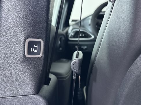 New 2026 Chrysler Pacifica Limited w/ S Appearance Package image 30