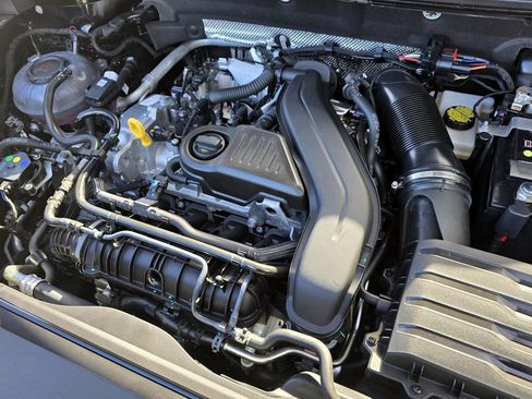 New 2025 Volkswagen Taos S image 9