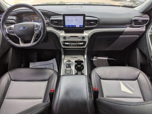 Used 2022 Ford Explorer XLT w/ Equipment Group 202A image 12