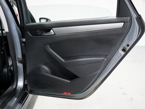 Used 2015 Volkswagen Passat 1.8T SE image 36