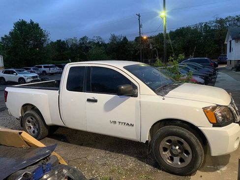 Used 2013 Nissan Titan S RWD image 2