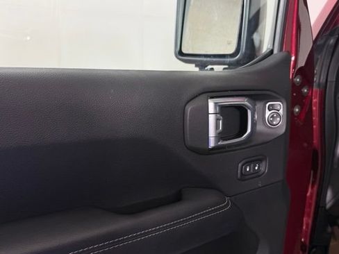Used 2022 Jeep Wrangler Unlimited Sahara w/ Cold Weather Group AWD/4WD image 28