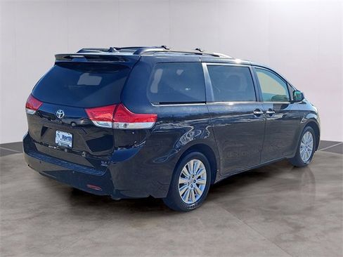 Used 2011 Toyota Sienna XLE image 8