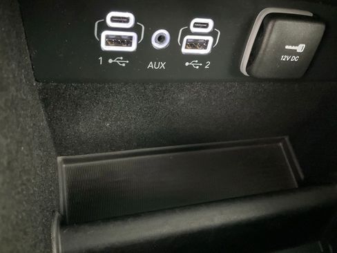 Used 2023 Jeep Grand Cherokee Laredo image 20