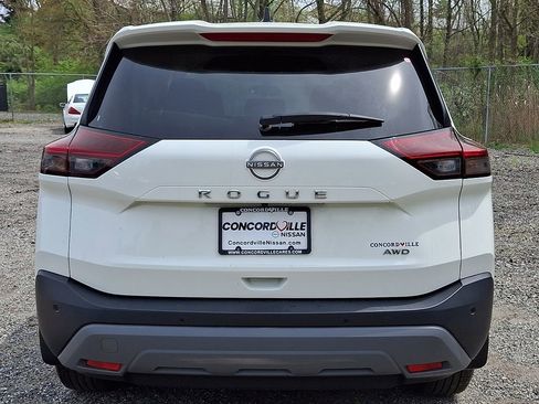 Used 2023 Nissan Rogue S AWD/4WD image 5