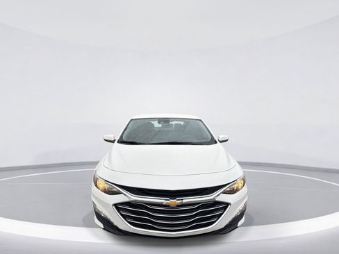 Used 2024 Chevrolet Malibu LT image 2
