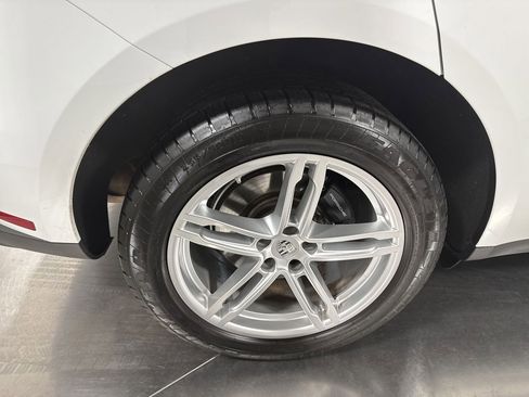 Used 2024 Porsche Macan image 13