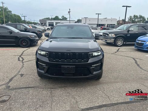 Used 2024 Jeep Grand Cherokee Limited w/ Luxury Tech Group II AWD/4WD image 8