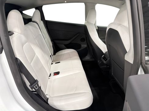 Certified 2023 Tesla Model Y Long Range AWD/4WD image 11