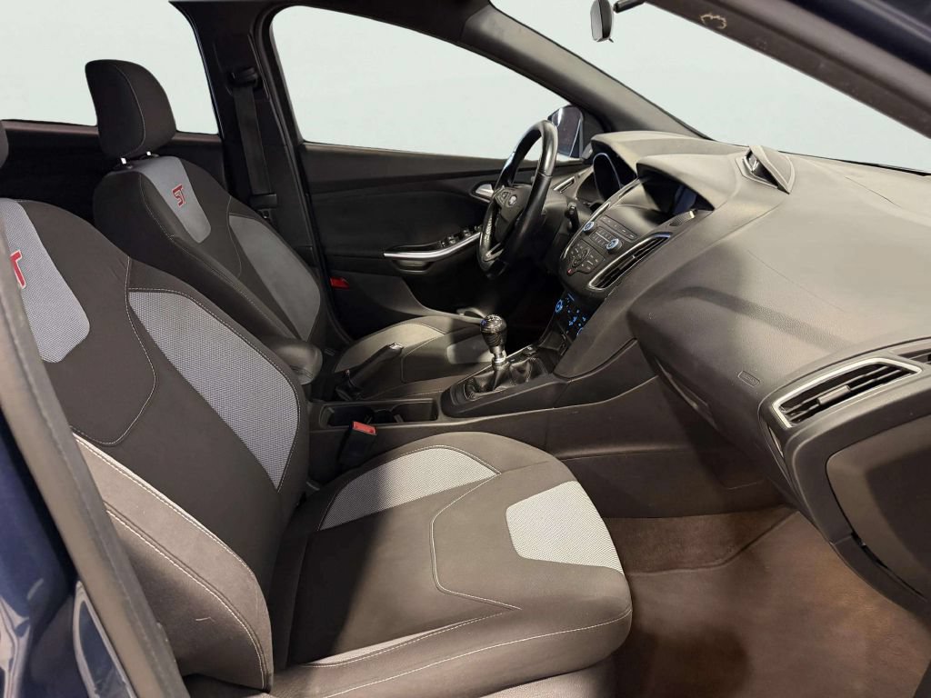 Used 2018 Ford Focus ST FWD image 27