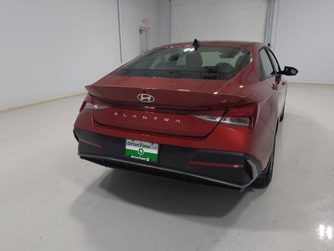 Used 2025 Hyundai Elantra SE FWD image 7