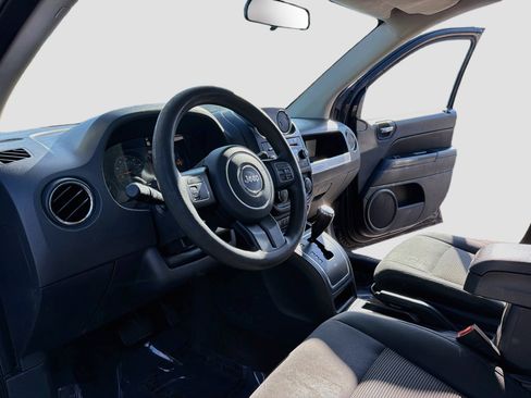 Used 2014 Jeep Compass Sport FWD image 8