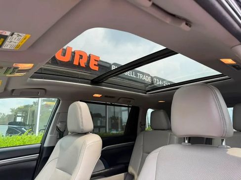 Used 2018 Toyota Highlander Limited Platinum AWD/4WD image 13