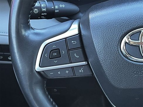 Used 2024 Toyota Highlander Limited image 12