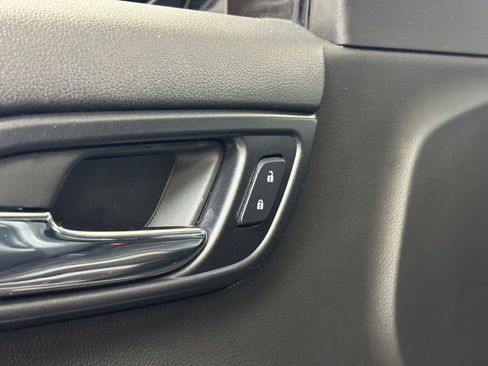 Used 2018 Chevrolet Tahoe LT w/ LT Signature Package image 9